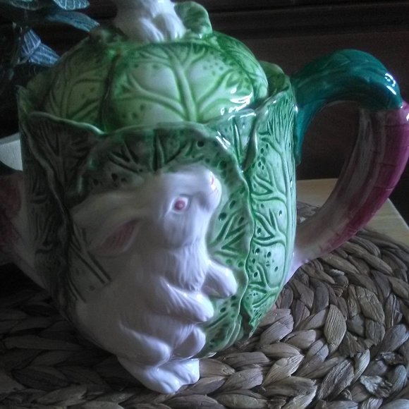 BUNNY LANE Vintage Bunny Teapot - Picture 2 of 16